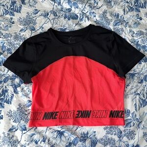 Brand New Without Tags Women’s Nike Drifit/Mesh Cropped Shirt Size Medium